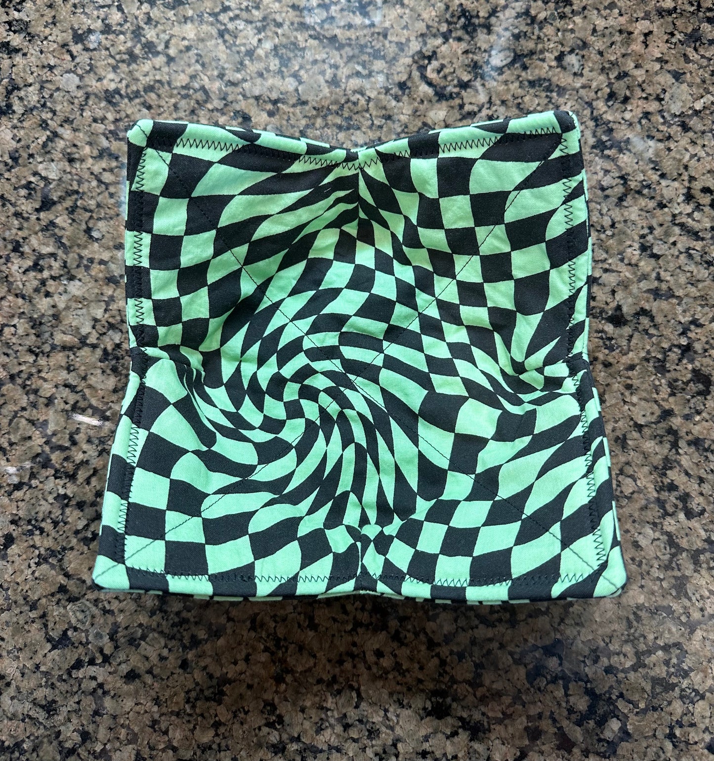Green Warped Checkered Microwave Bowl Cozy