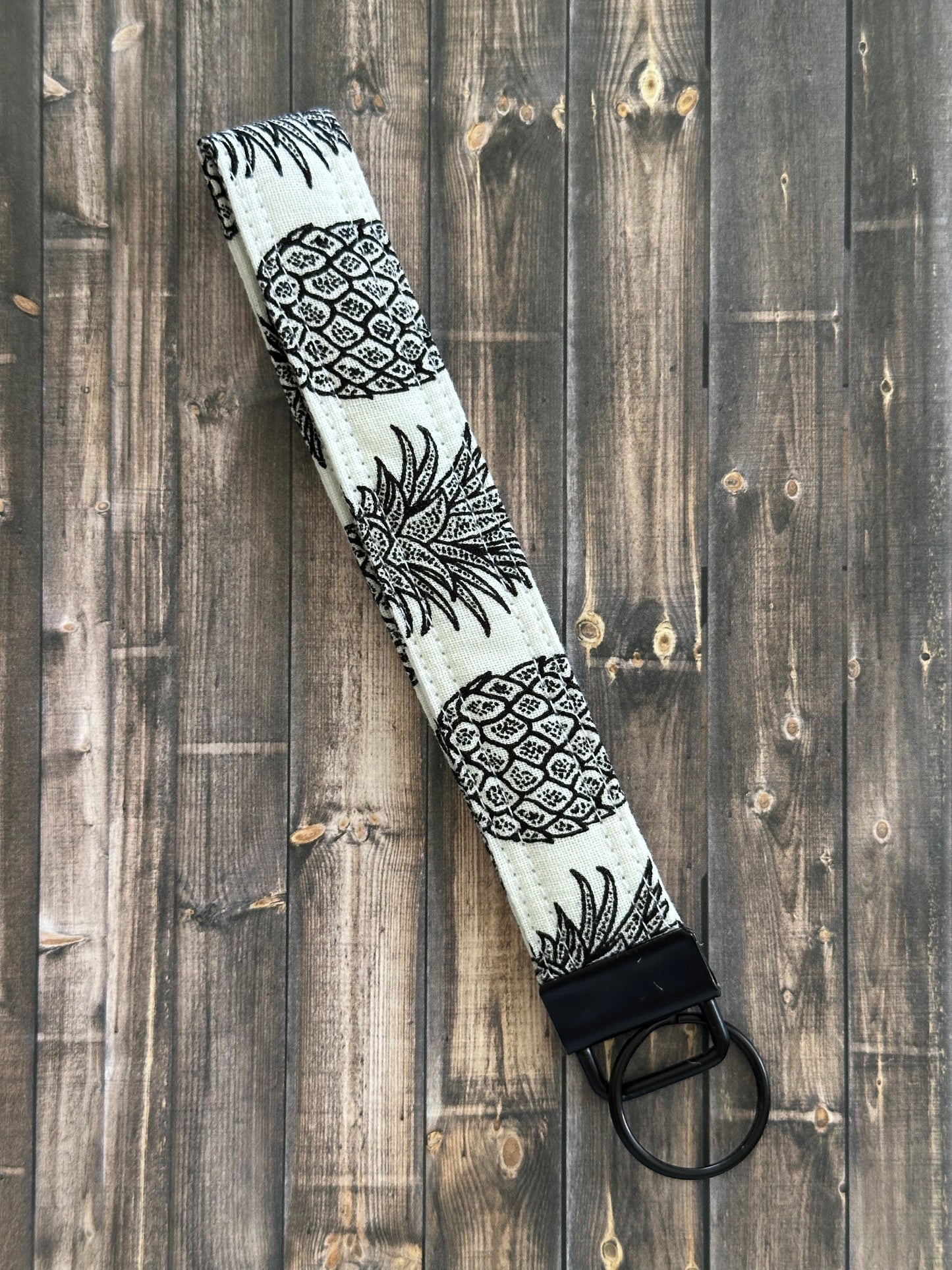 Black + White Pineapple Wristlet