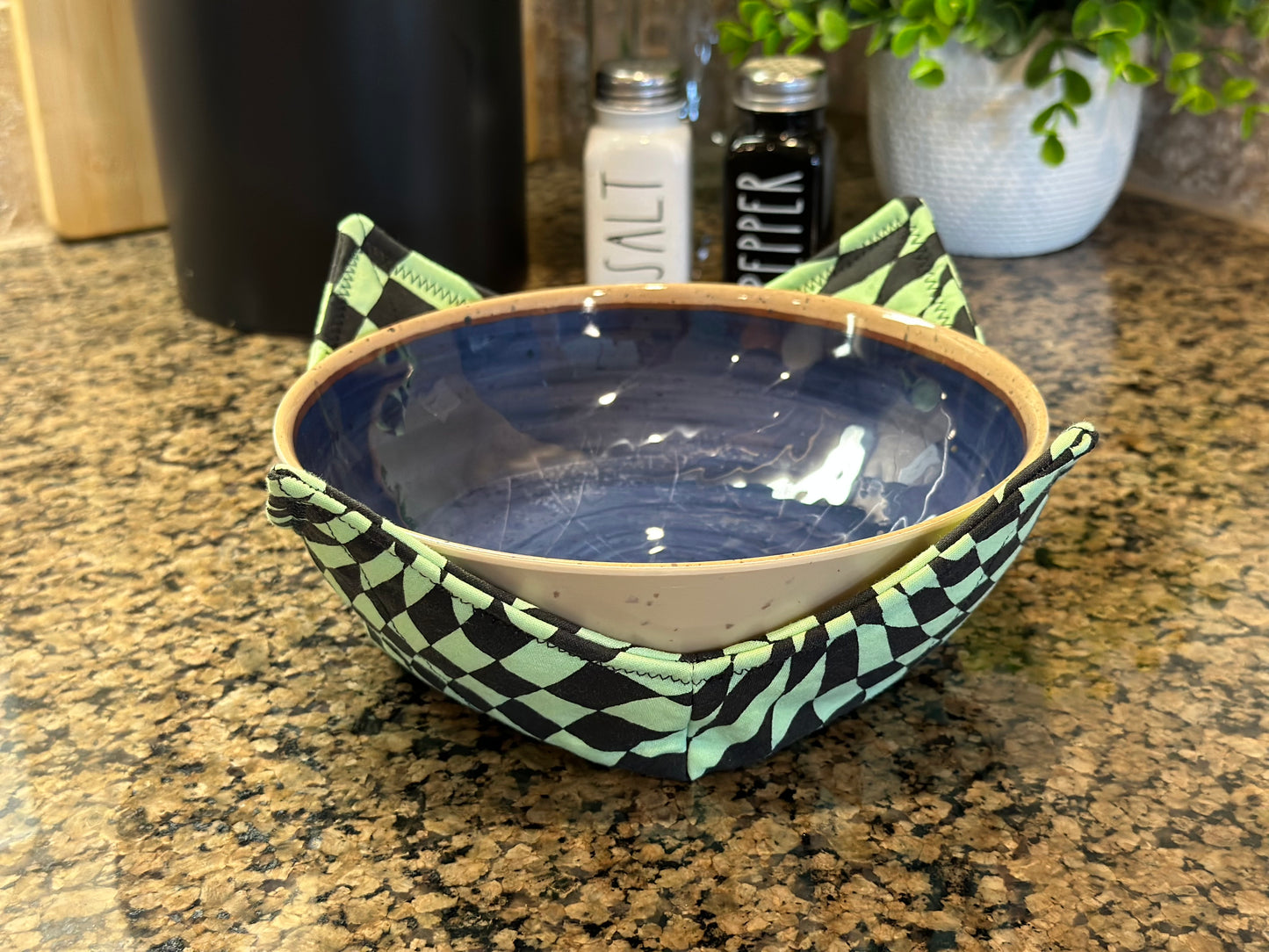 Green Warped Checkered Microwave Bowl Cozy