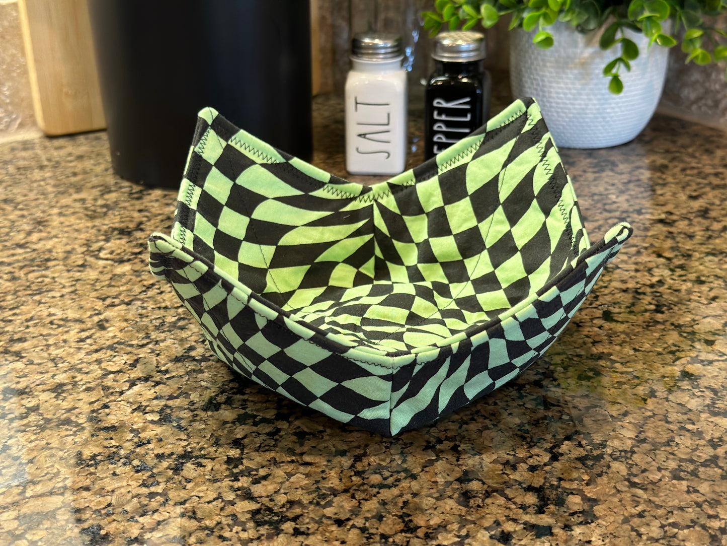 Green Warped Checkered Microwave Bowl Cozy