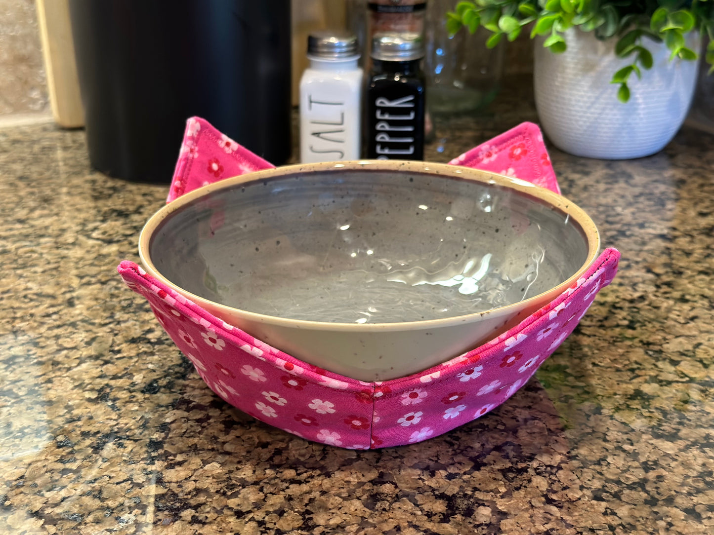 Tiny Pink Daisies Microwave Bowl Cozy