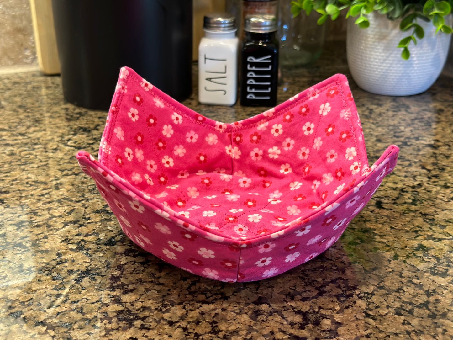 Tiny Pink Daisies Microwave Bowl Cozy